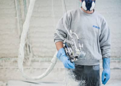 ouvrier d'usine en action de travail