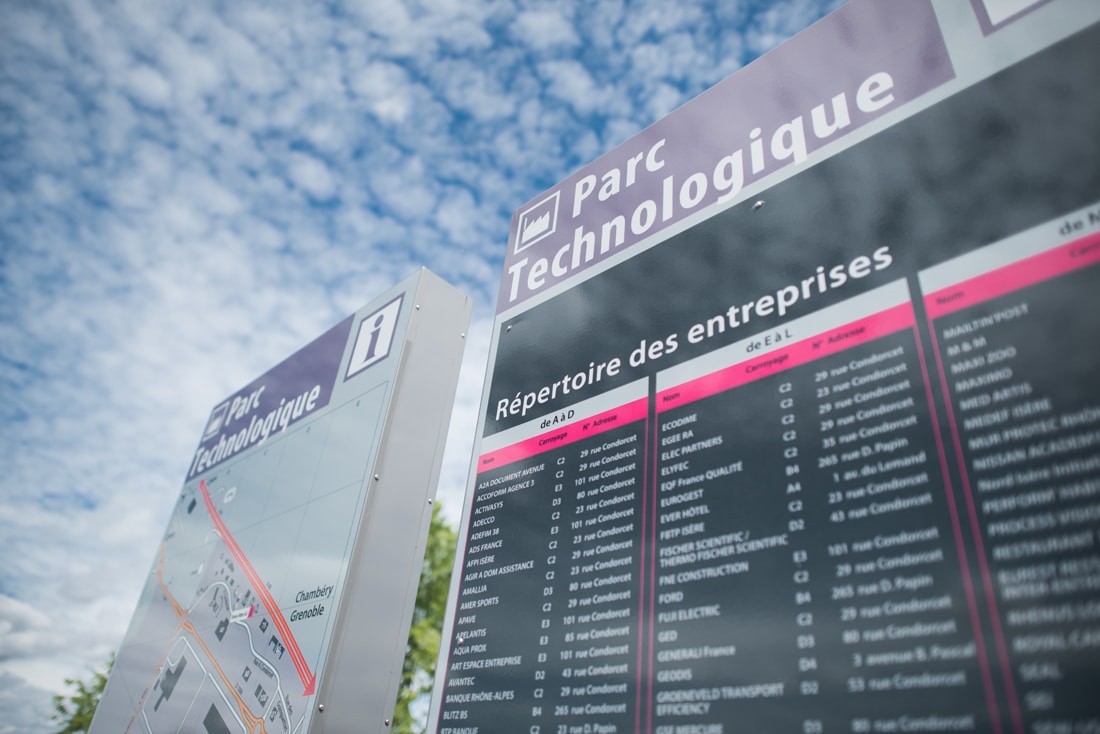 Photothèque Parc-Technologique-Totem-de-Signalétique-villefontaine